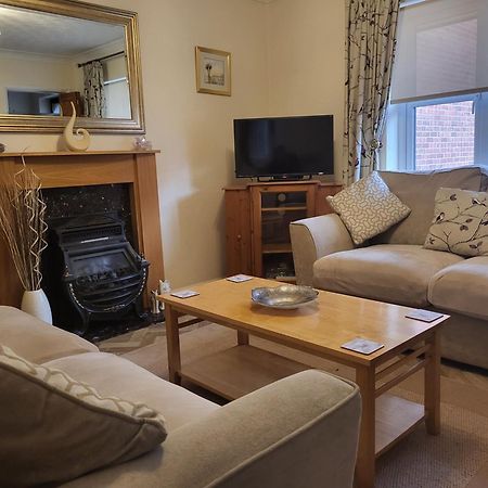 Grayz Townhouse - Free Onsite Parking For 2 Cars Villa Lincoln Eksteriør billede