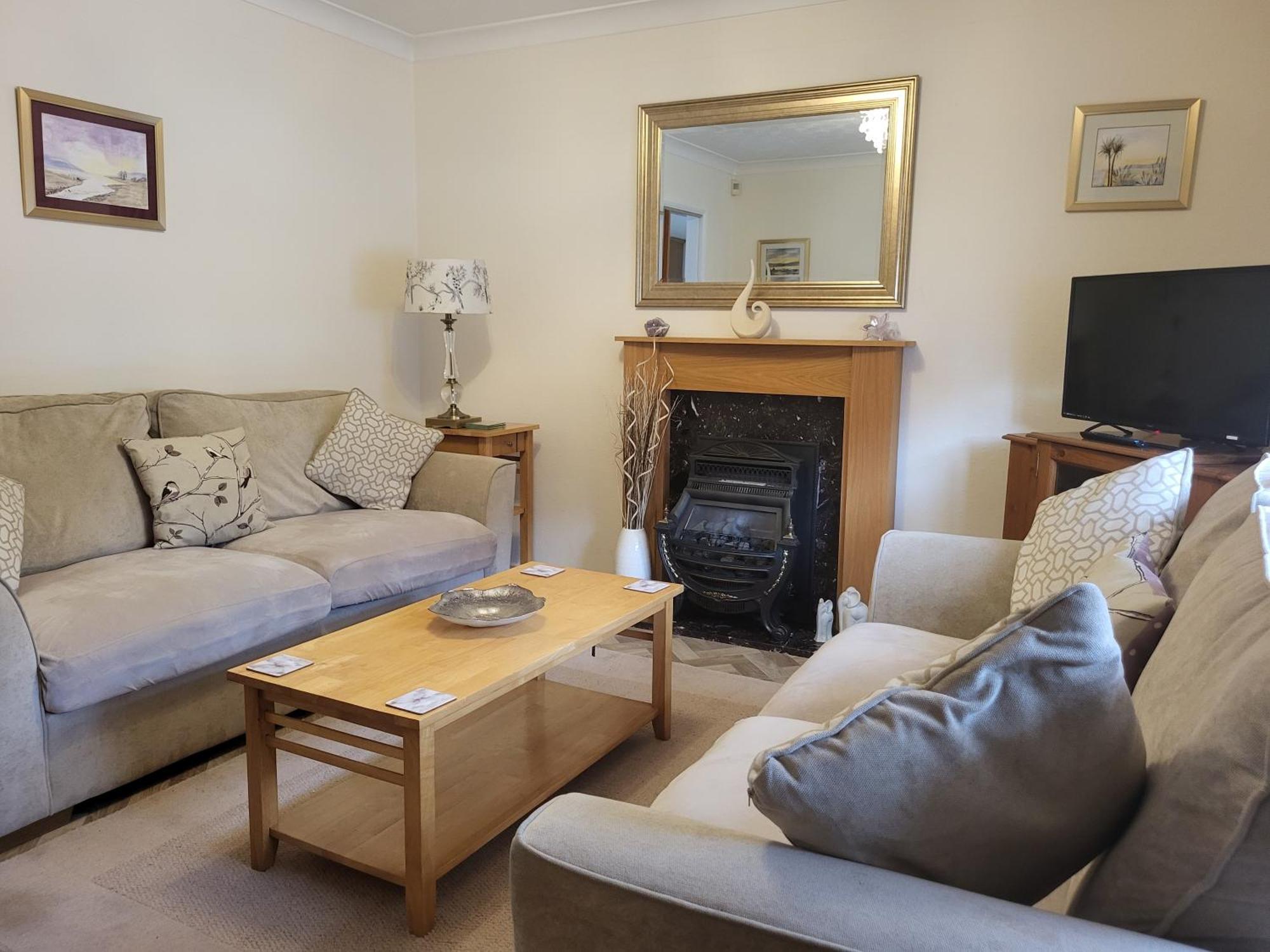Grayz Townhouse - Free Onsite Parking For 2 Cars Villa Lincoln Eksteriør billede